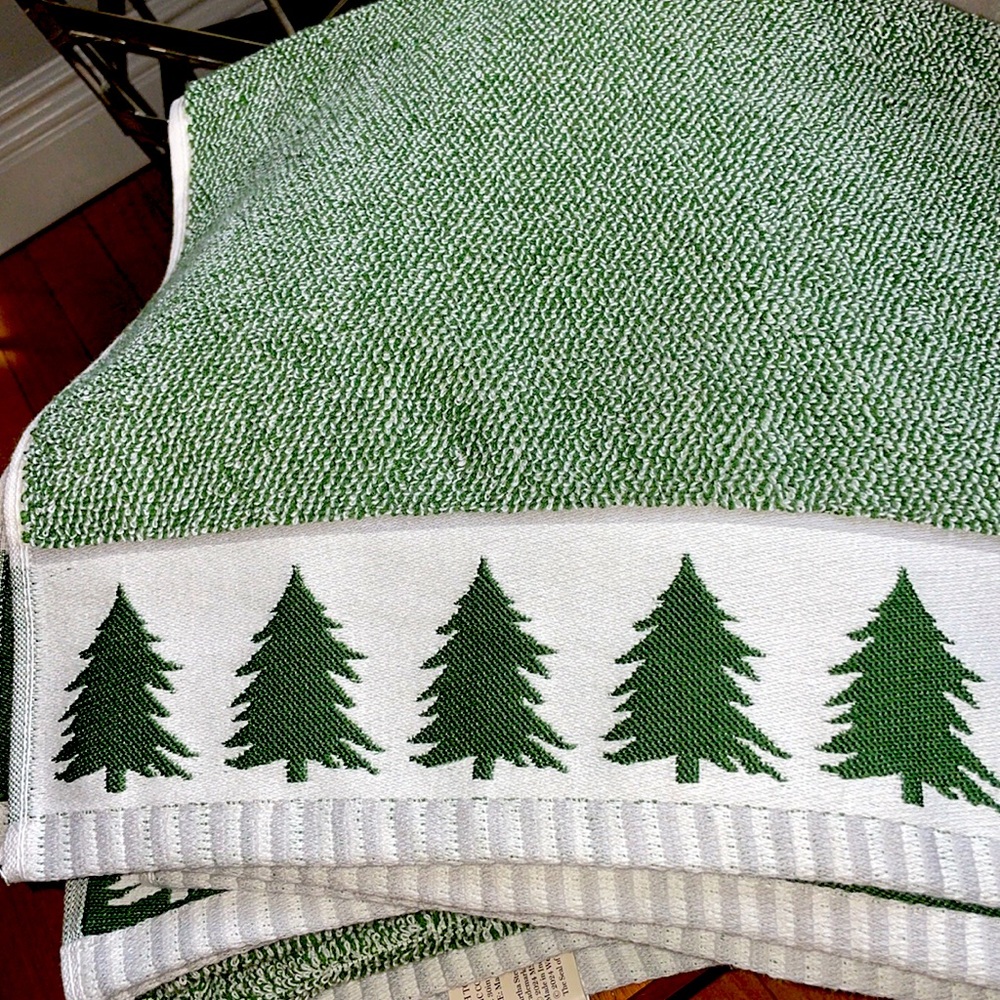 MARTHA STEWART🌲Set of 2 Evergreen Trees Bath Towels 🌲NWT🌲Beautiful Quality 🌲 - Picture 6 of 10